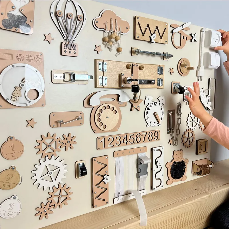 Lifestylefoto van het activiteitenbord in een kinderkamer