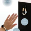 CalmBeads kauwarmband gebruikt als armband en sleutelhanger