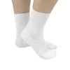 Detail van witte naadloze bamboe sokken voor gevoelige voeten