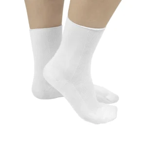 Detail van witte naadloze bamboe sokken voor gevoelige voeten