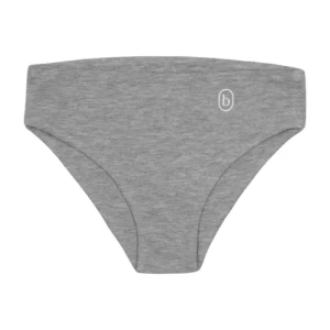 Grijze naadloze meisjesonderbroek, zacht en huidvriendelijk, op witte achtergrond.
