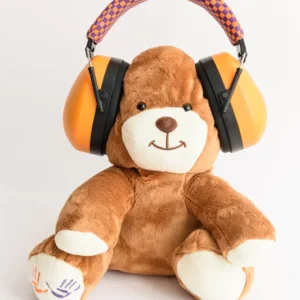 Knuffelbeer met gehoorbescherming KiKa als voorbeeld van gebruik