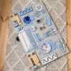 Montessori busy board in simple blue uitvoering