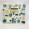 Sensorisch busy board aan de muur in ocean blue kleur